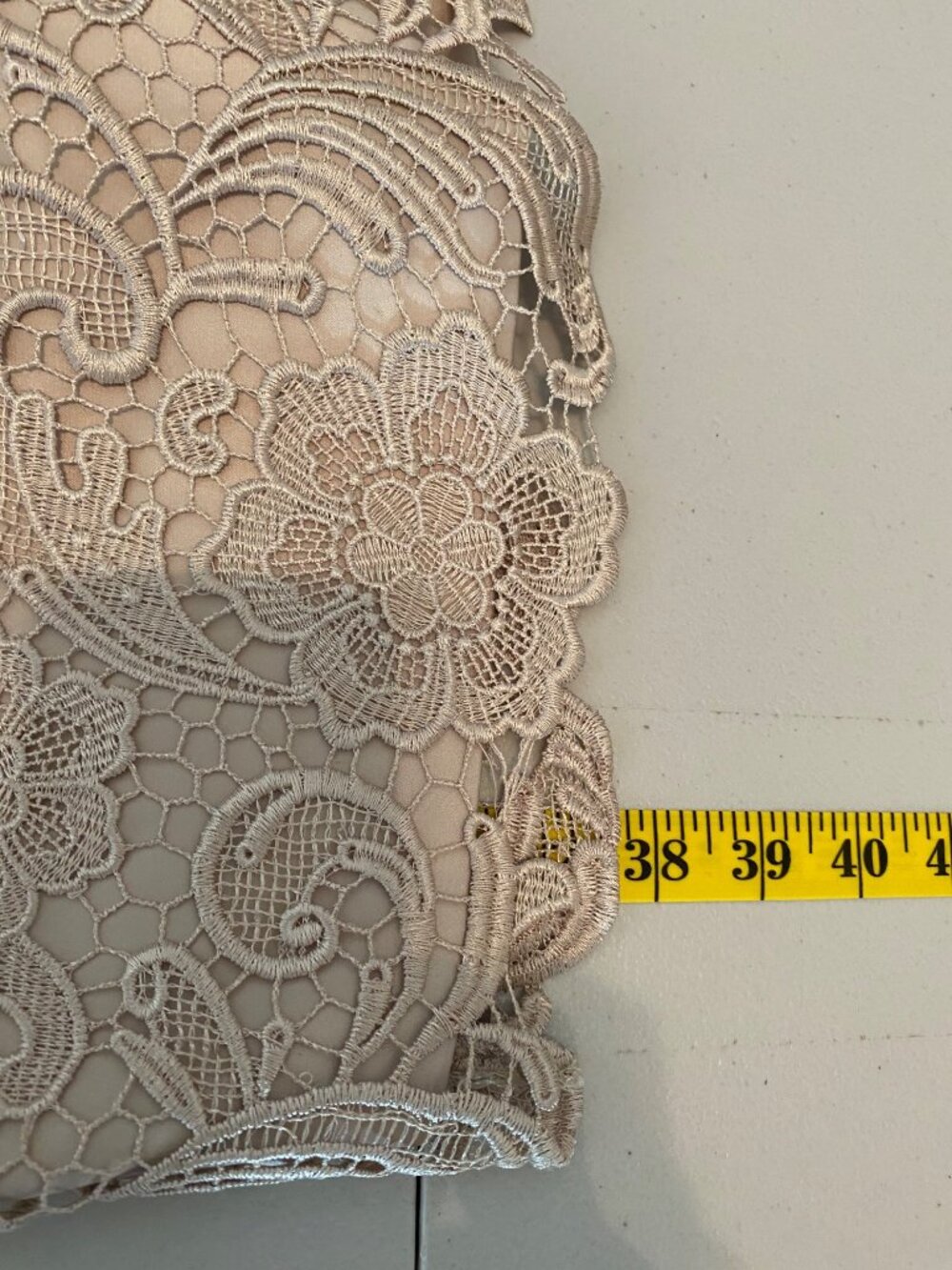Adrianna Papell Gold Lace Sleeveless Sheath Dress Beaded Neck Size 6 - Picture 7 of 10